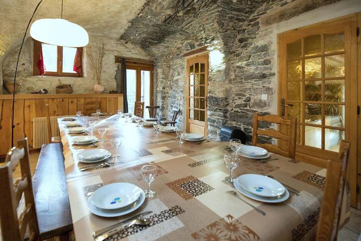 Gîte pour 15 personnes, avec vue ainsi que sauna et jardin dans Les Vignères - 3