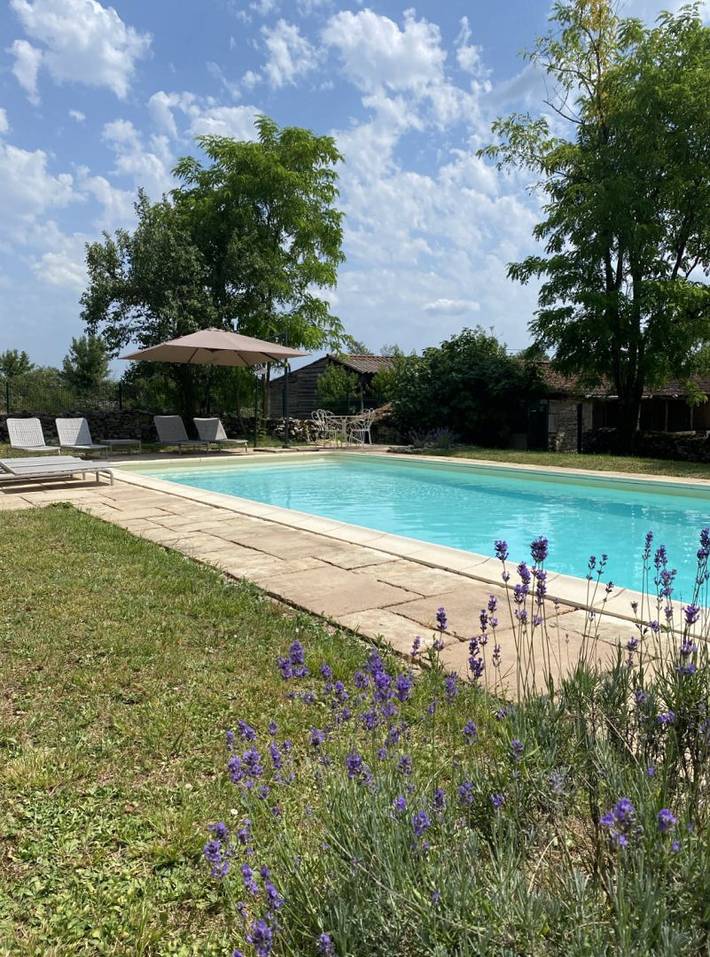 Gîte pour 10 personnes, avec terrasse et piscine, animaux acceptés à Grèzes (Lot)