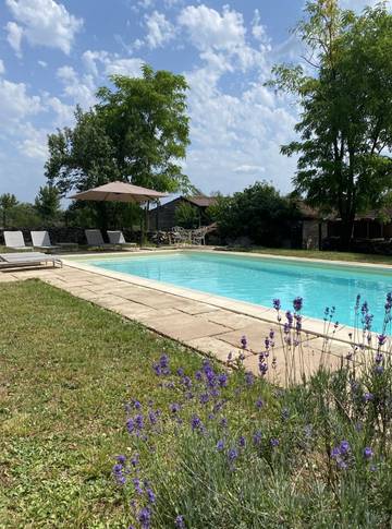 Gîte pour 10 personnes, avec terrasse et piscine, animaux acceptés à Grèzes (Lot)