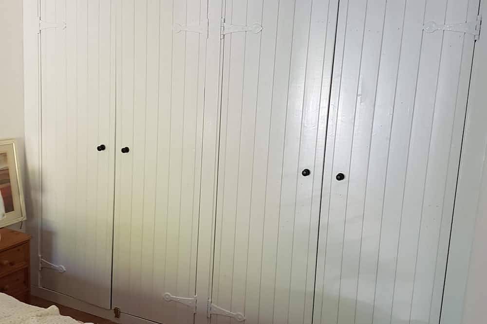 La Petite Maison Bleue - Nouveau Gite avec piscine chauffée in Oiron, Deux-Sèvres