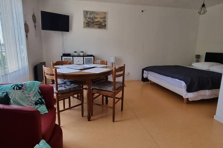Appartement entier, Confortable Studio avec Balcon en plein Centre de Concarneau - Parking privé in Concarneau, Côte de Cornouaille