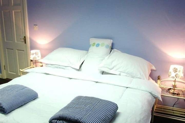 Ganze Wohnung, Victorian Townhouse Apt auf dem Halbmond: perfekt für einen Spaziergang in der Stadt! in Galway, County Galway