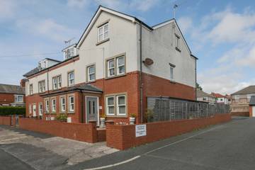 Holiday Rental for 10 People in Barrow-in-Furness, Cumbria, Photo 1