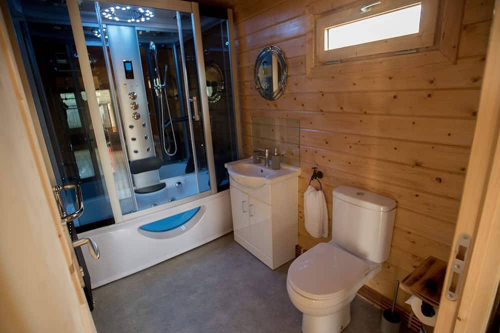 Caban Cwtch - Log fire, pool table, fire pit, Bbq, hot tub cinema: Dog friendly in Botany Bay, Kent