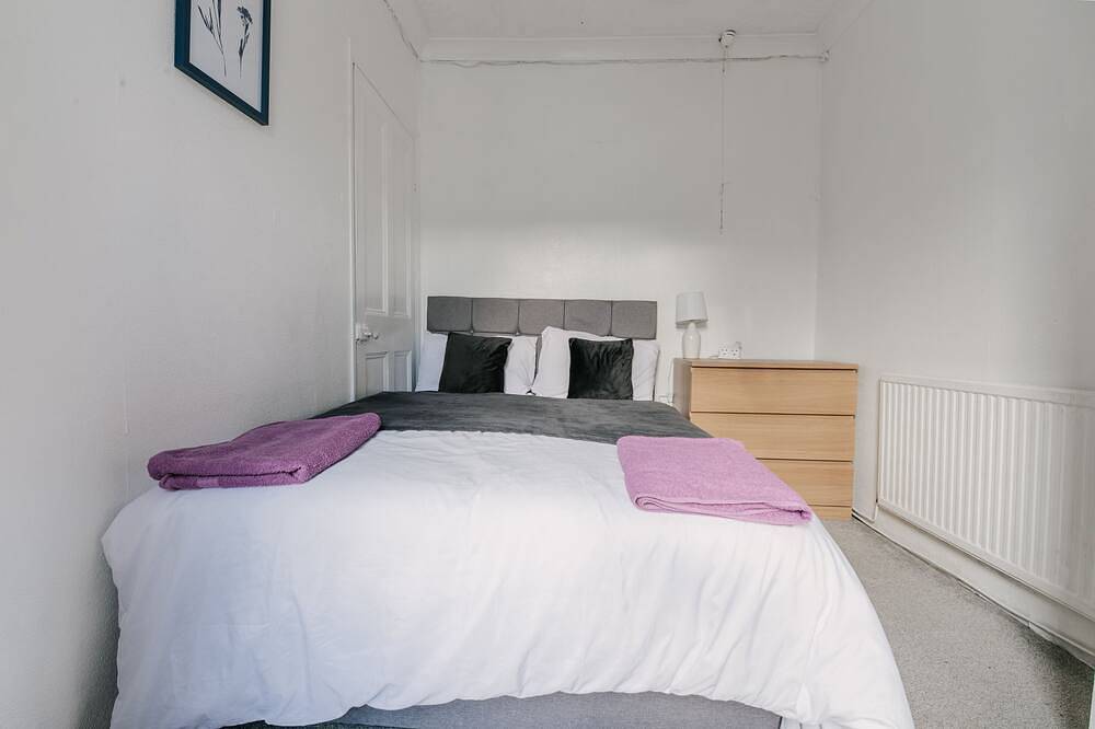 Modernised House Near City Centre & Beach w/Wifi, Parking, Snooker Table & More! in Swansea, Región de Swansea