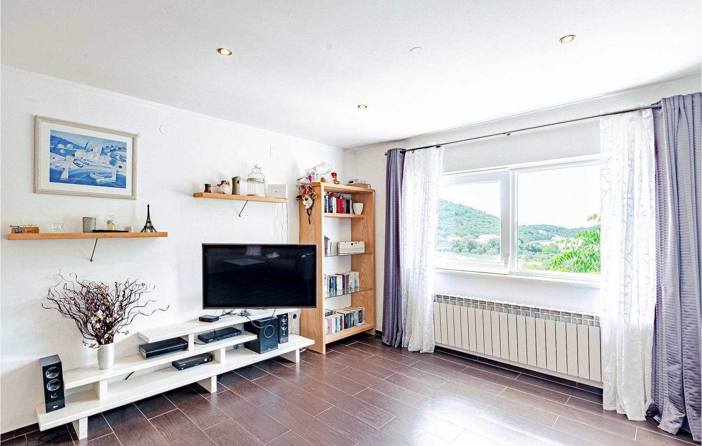 Gemütliche 2-Zimmer-Wohnung mit Pool und Terrasse, 1,5 km vom Strand Medvinjak entfernt in Zrnovska Banja, Korcula