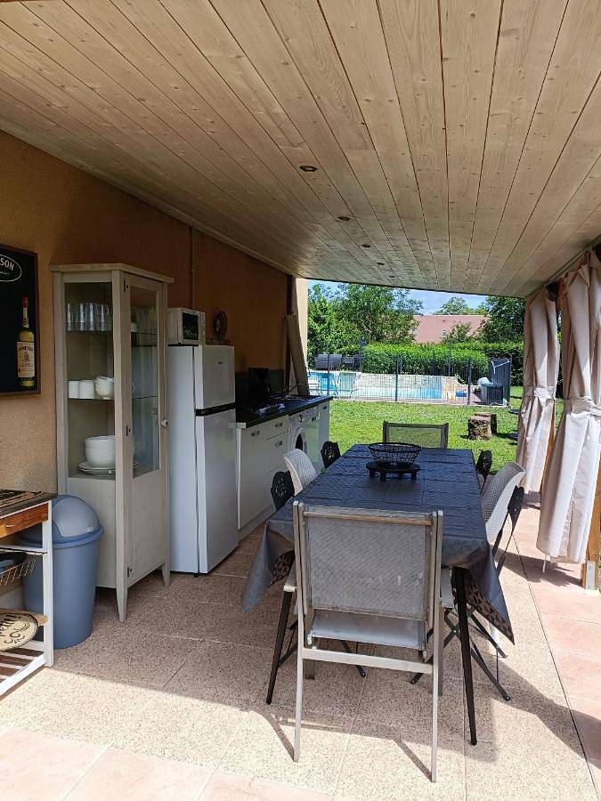 Location de vacances pour 8 personnes, avec piscine ainsi que jardin et vue à Saint-Julien-de-Lampon - 3