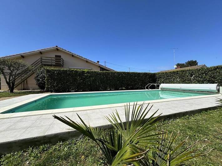 Maison de vacances pour 4 personnes, avec Terrasse et Jardin ainsi que Piscine et Vue à Soustons