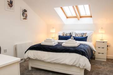 Log Cabin for 6 People in Shrewsbury, Shropshire, Photo 1