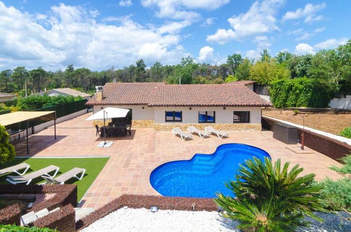 Chalet para 8 personas, con piscina además de terraza y jardín - 1