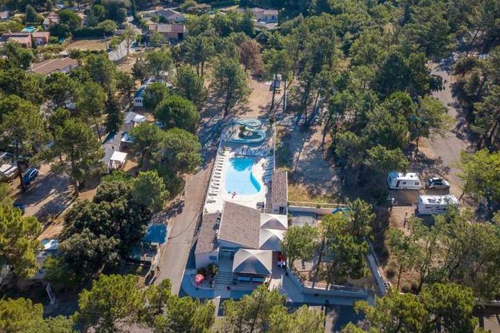 Camping pour 6 personnes, avec terrasse ainsi que piscine et bassin pour enfant dans le Vaucluse - 3