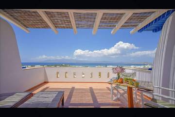 Gîte pour 5 personnes, avec jardin et balcon dans Agia Anna