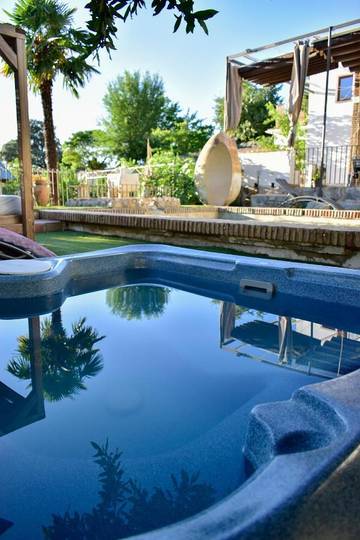 Casa rural para 13 personas, con jacuzzi además de piscina y jardín en Priego de Córdoba
