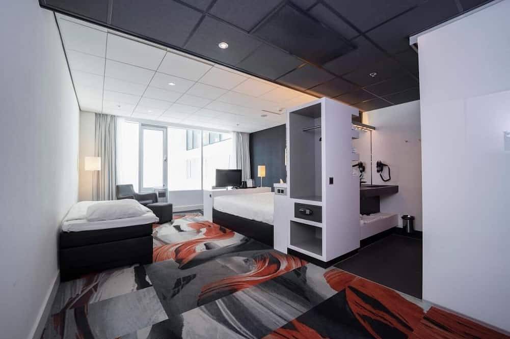 Wellness Escape in Leiden with Swimming Pool and Scenic Routes in Leiden, Niederländische Nordsee