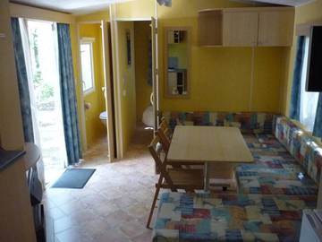 Mobil home pour 5 personnes, avec terrasse et piscine à Calviac-en-Périgord