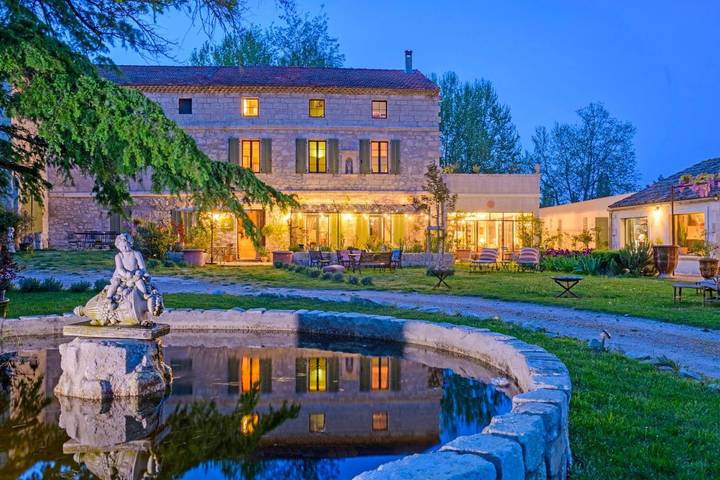 Alojamiento y desayuno para 4 personas, con jardín además de vistas y piscina - 1