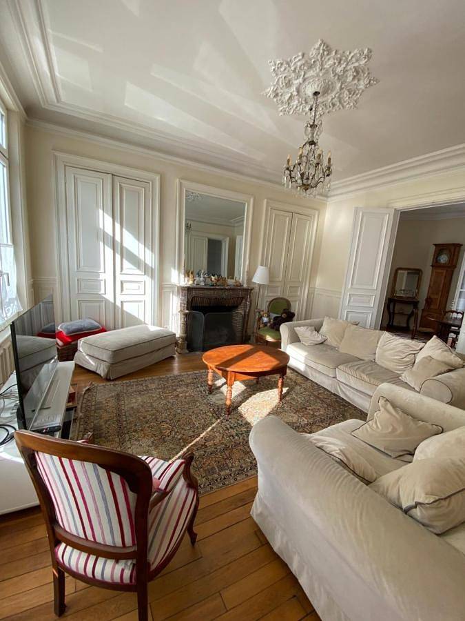 Villa pour 14 personnes, avec Balcon ainsi que Terrasse et Jardin à Reims