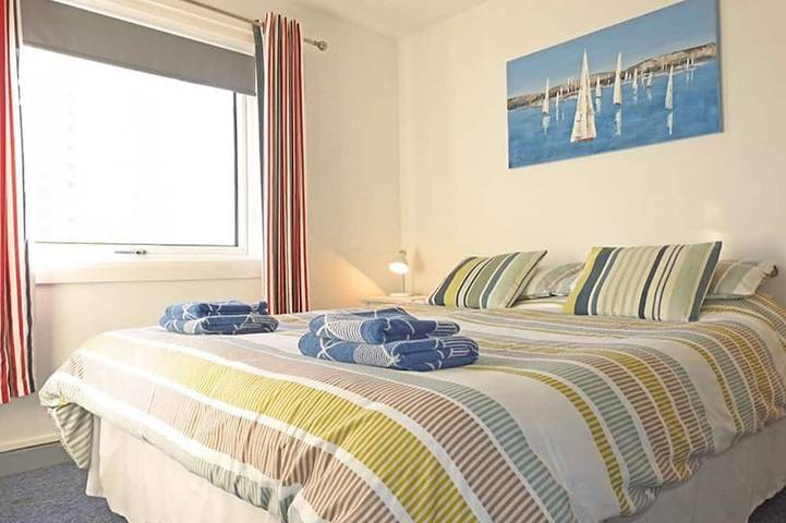 Harbour View 4 - Apartamento de cuatro dormitorios con puertos deportivos locales para 8 personas in Gosport, Hampshire