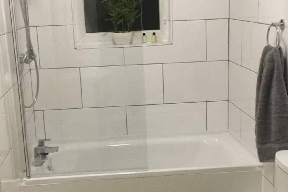 Maison-Confort-Salle de bain privée-Vue sur Rue in Wigan, Grand Manchester