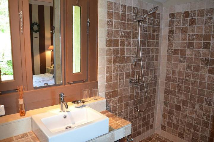 Gîte pour 2 personnes, avec jardin ainsi que piscine et jacuzzi à Saint-Denis-lès-Martel - 3