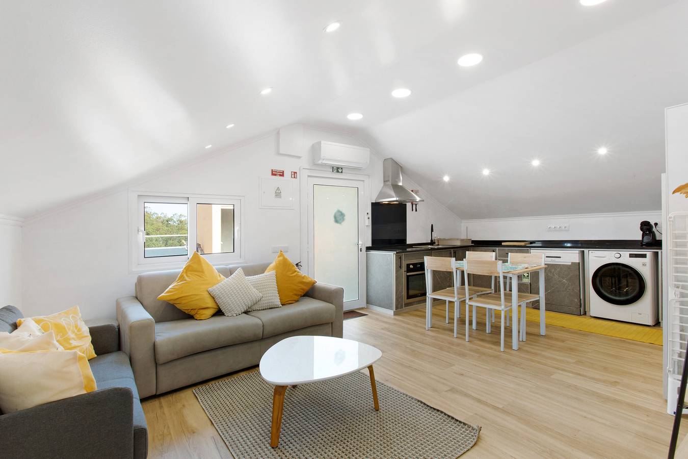 Entire apartment, Apartment 'Palheiro Dos 3 A's - Soulful Stays' with Sea View, Wi-Fi and Air Conditioning in Achadas da Cruz, Madeira