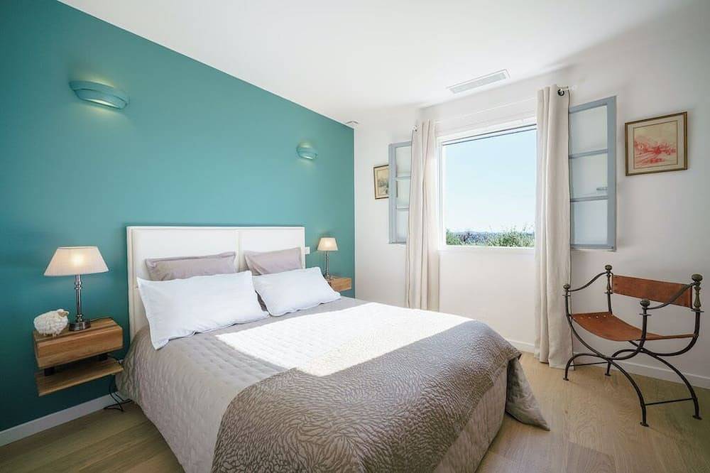 Bastide au milieu d'une oliveraie centenaire avec piscine et jacuzzi classée 5 * in Tourrettes-sur-Loup, Côte méditerranéenne (France)