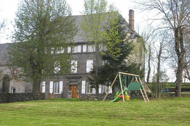 Location de vacances pour 12 personnes, avec jardin à Paulhac