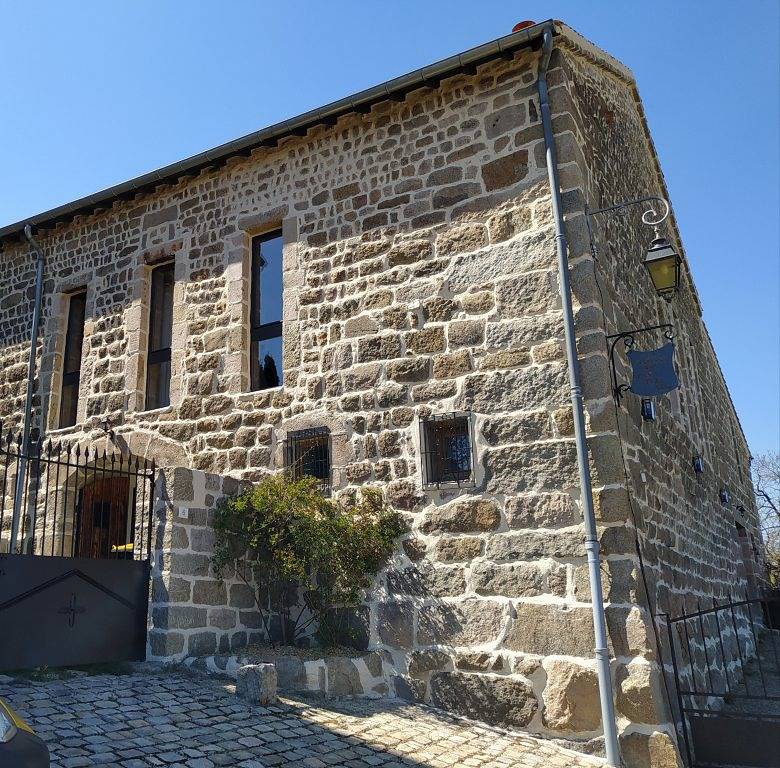 Gite de groupe avec salle Loire 42 "La Bâtisse Aux Lanternes" in Saint-Bonnet-le-Château, Montbrison
