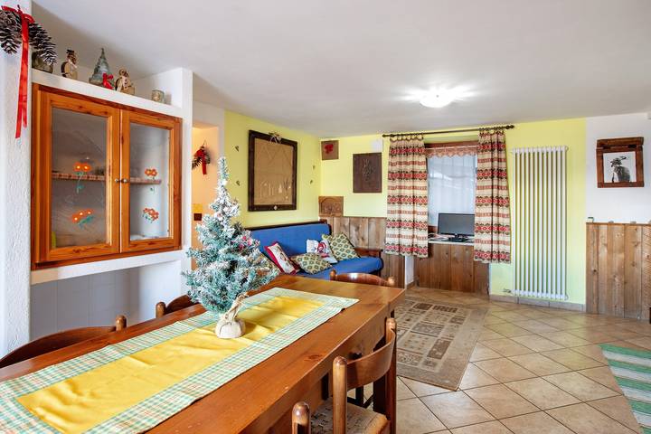 Holiday Home 'Maison Cerise' with Mountain View, Private Garden and Wi-Fi in La Cerise (Gressan), Comune di Gressan