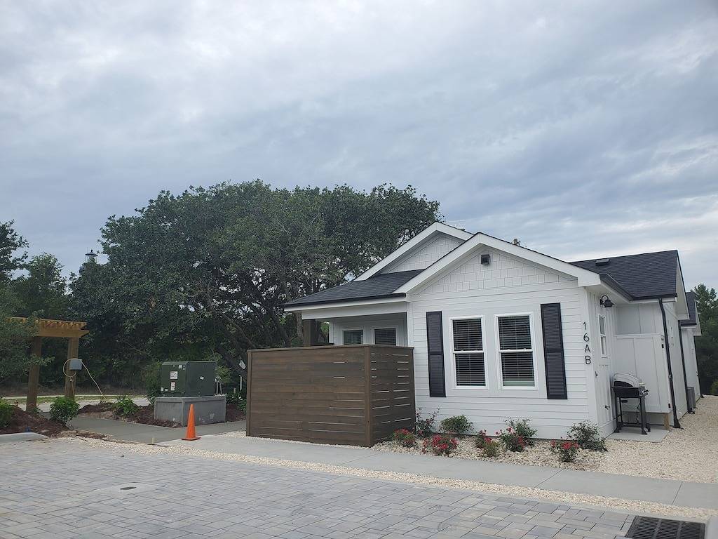 Ganze Wohnung, Walk to Corolla Village and the Beach! in Corolla, Currituck County