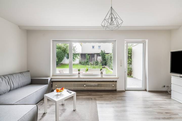 Holiday Home 'Ab12' with Private Terrace, Garden and Wi-Fi in Oberhaching, Landkreis München