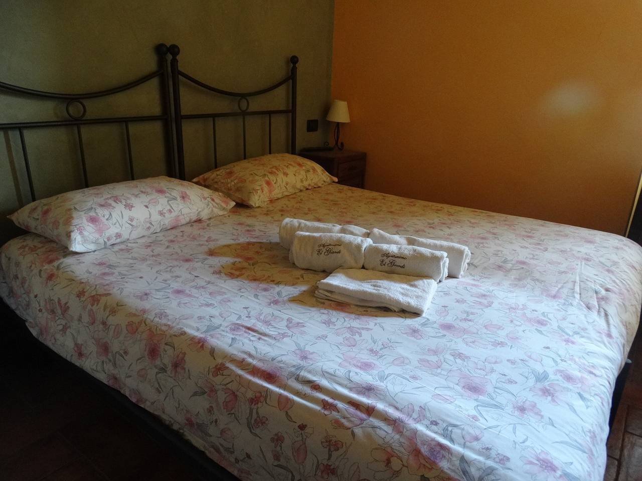 Room 'Stanza 1' with Mountain View, Wi-Fi and Air Conditioning in Marone, Comune di Marone