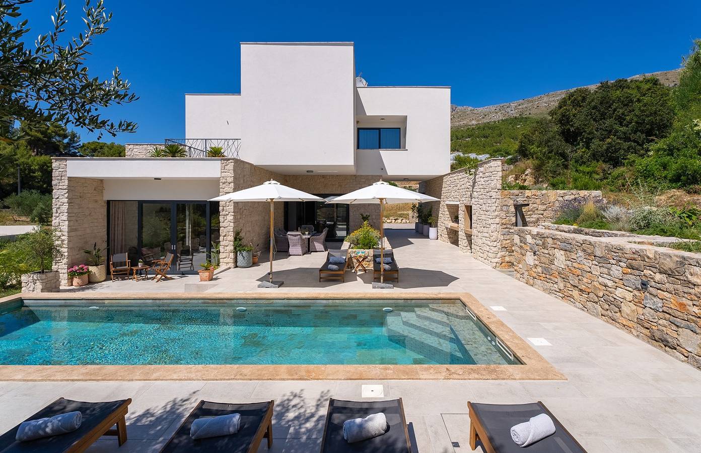 Luxury Villa Praska with 3 en-suite bedrooms, Finnish Sauna, private pool in Grljevac (Podstrana), Podstrana