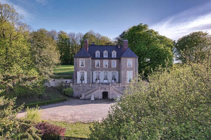 Maison de vacances pour 25 personnes, avec Jacuzzi et Terrasse ainsi que Jardin et Piscine à Saint-Martin-Boulogne