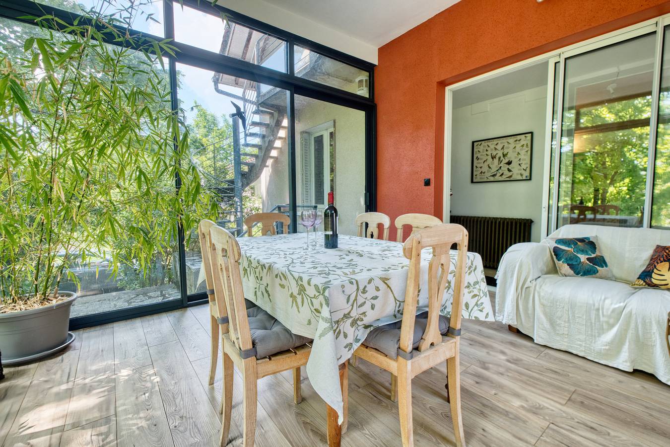 Apartamento inteiro, Apartamento 'Appartement La Montagne Sud' com jardim partilhado e acesso Wi-Fi in Allemans, Périgord Vert