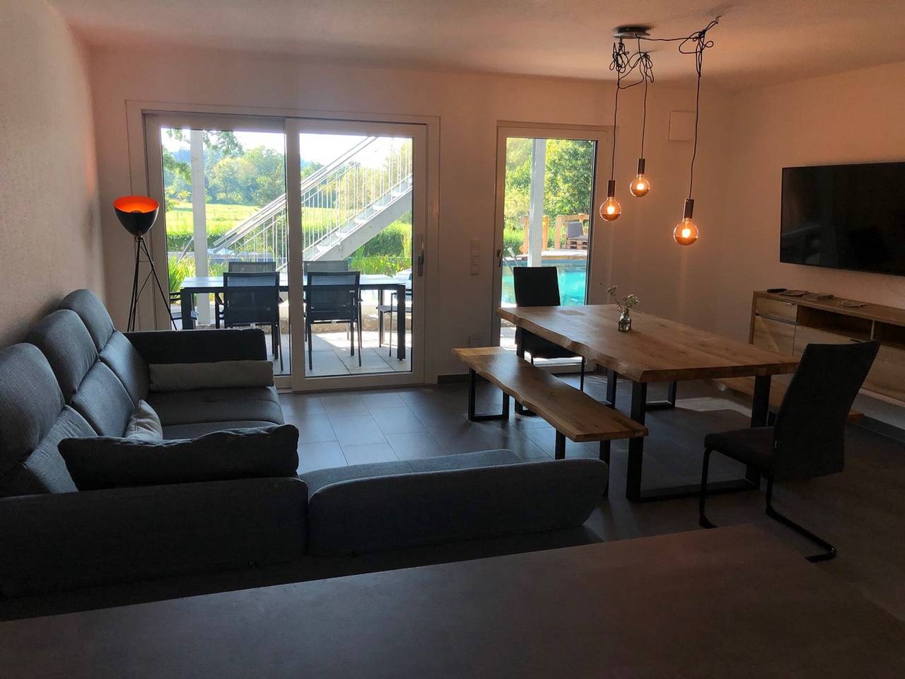 Ganze Wohnung, Ferienwohnung "Bodensee" mit Terrasse, Gemeinschaftsgarten & Schwimmteich in Meßkirch, Region Bodensee-Oberschwaben
