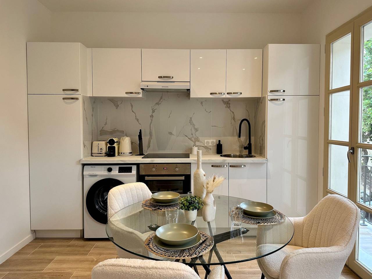 Entire apartment, Modern Apartment - 1Bd/4P - Center of St Tropez in Saint-Tropez, Draguignan region
