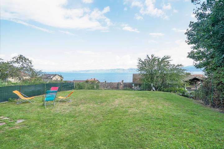 Location de vacances pour 5 personnes, avec terrasse et jardin dans Lac Léman (France)