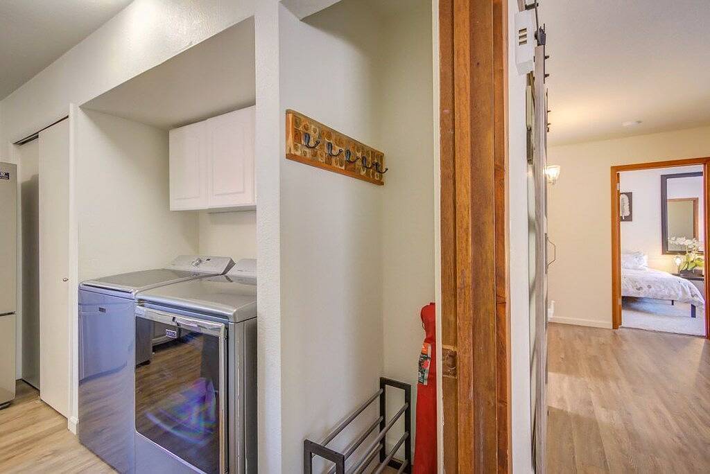 Peaceful Sedona retreat with red rock views, walk to Sedona Golf Resort in Oak Creek, Oak Creek Canyon