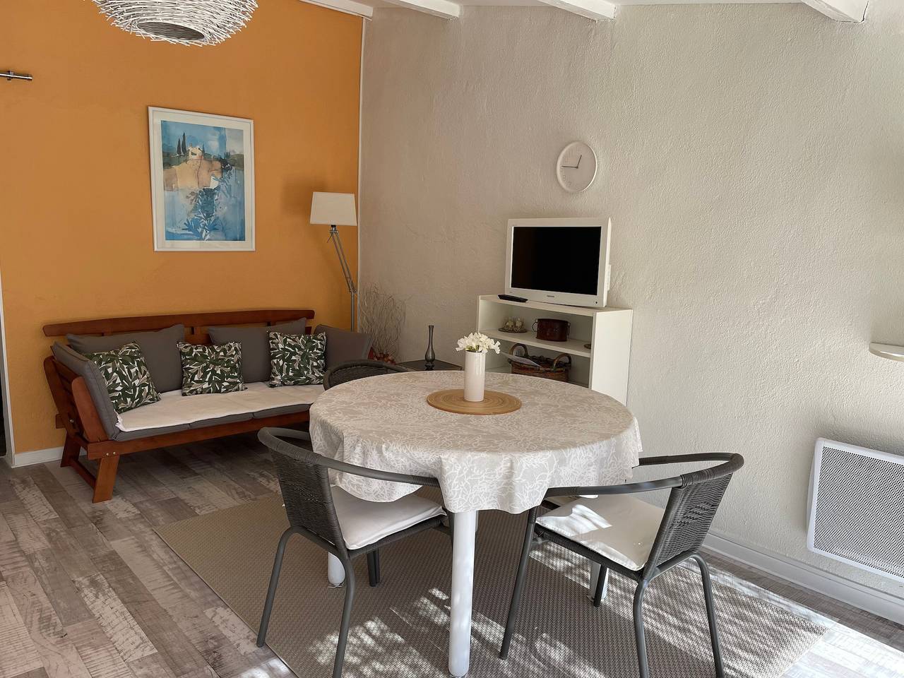 Gîte « La Petite Cadenelle » avec piscine privée, Wi-Fi et climatisation in Eygalières, Région d'Arles