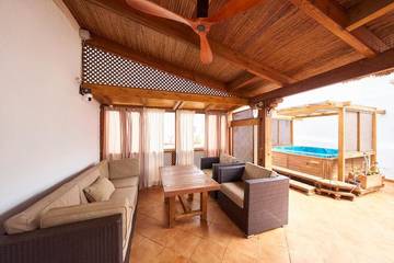 Gîte pour 4 personnes, avec balcon et jacuzzi dans La Isleta del Moro
