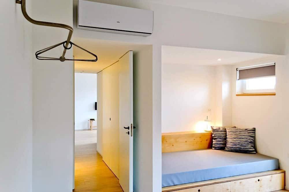 Entire apartment, Modern Sea View and Beachfront Apartment. in Casa Santa (Sicily), Erice