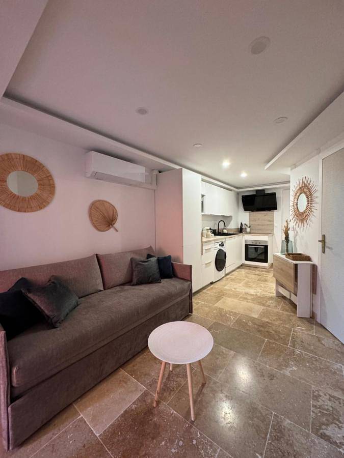 Appartement entier, One-Bedroom Apartment in Théoule-sur-Mer, Massif de l'Esterel