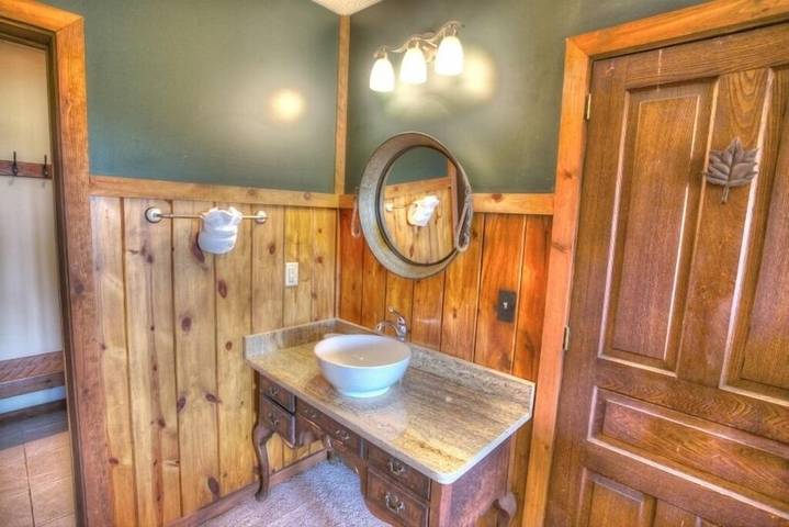 Log cabin for 6 people, with terrace and hot tub in Helen