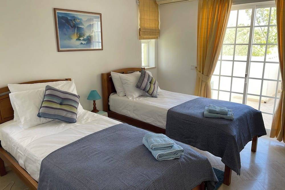 Established villa with private pool and well maintained gardens in Alvor, Faro District