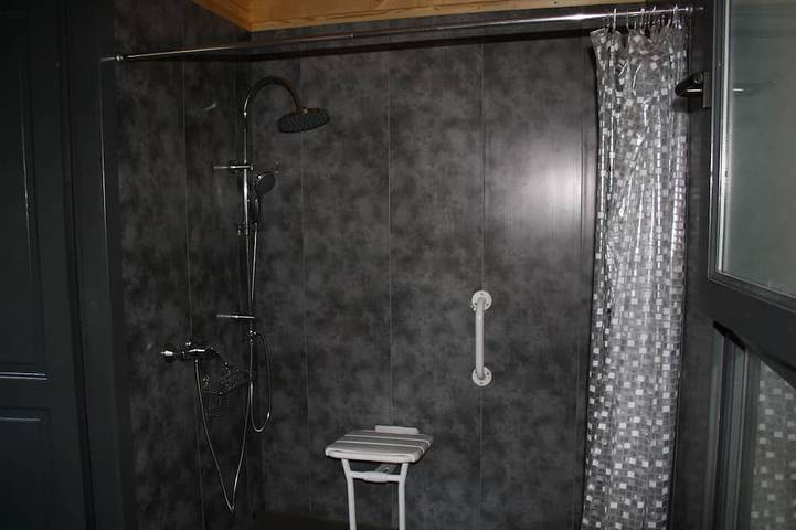 Gîte pour 2 personnes, avec terrasse et piscine à Chamberet - 4