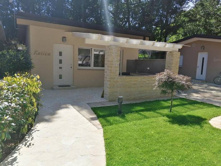 Ferienpark für 5 Personen, mit Terrasse und Garten sowie Ausblick in Umag