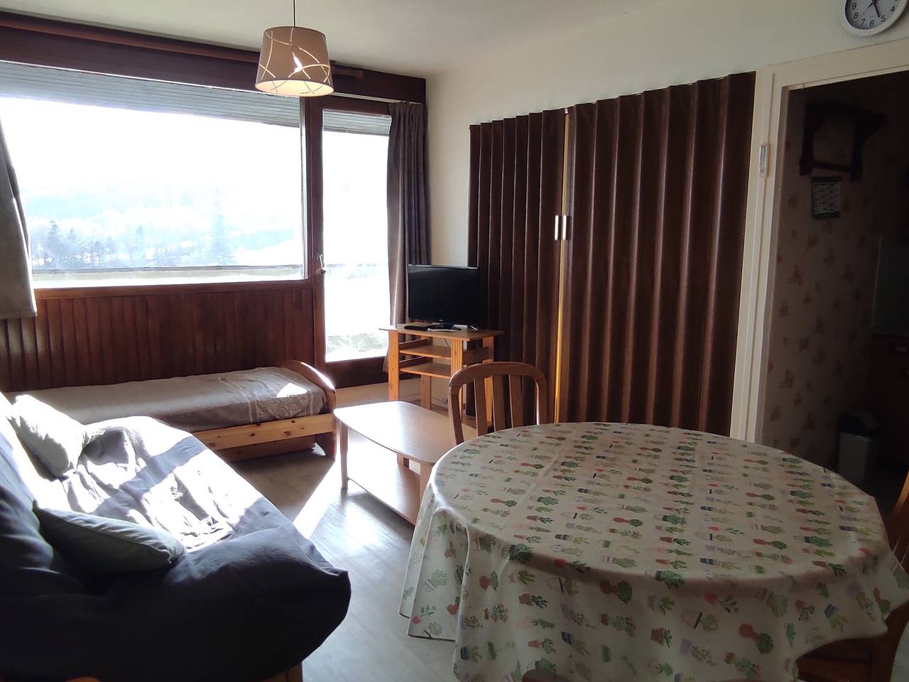 Appartement entier, Appartement 5 pers au pied des pistes avec Wi-Fi à Super Besse in Super Besse, Besse-et-Saint-Anastaise