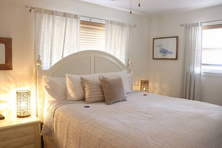 Vacation rental for 8 people, with yard and hot tub in Pensacola