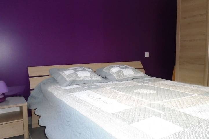 Location de vacances pour 12 personnes, avec jardin ainsi que sauna et balcon à Saint-Julien-de-Peyrolas - 3